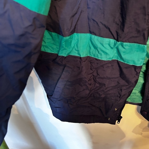 American Eagle vintage style windbreaker size L. - Picture 4 of 8